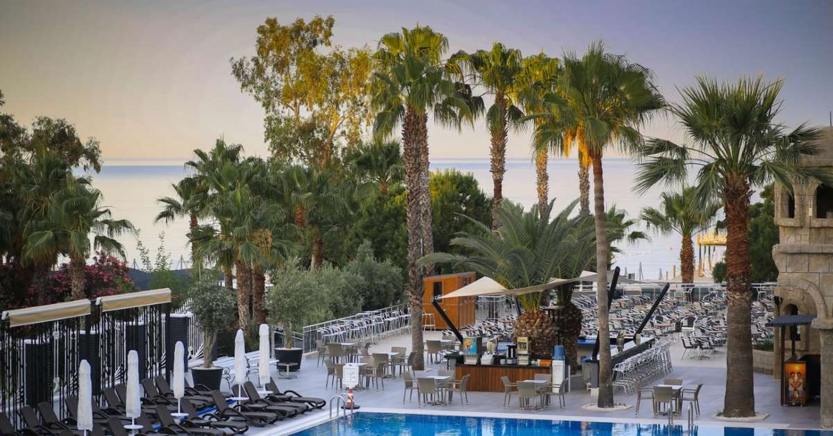 Ein Foto vom Pool im Thalia Unique