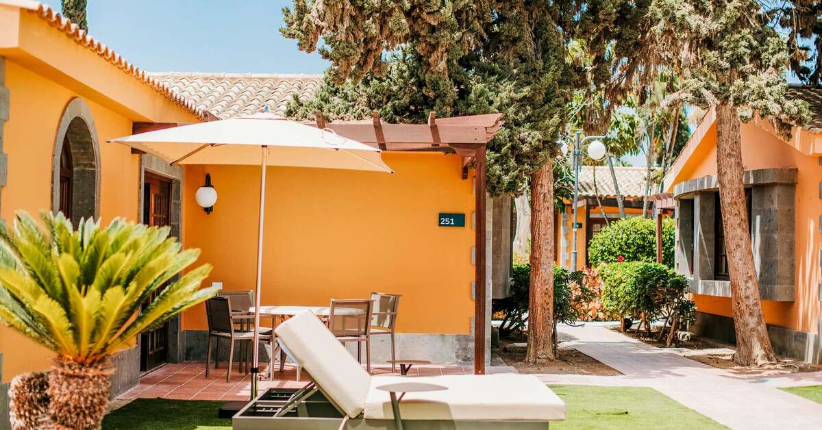 Een foto van de buitenkant van Suites & Villas by Dunas