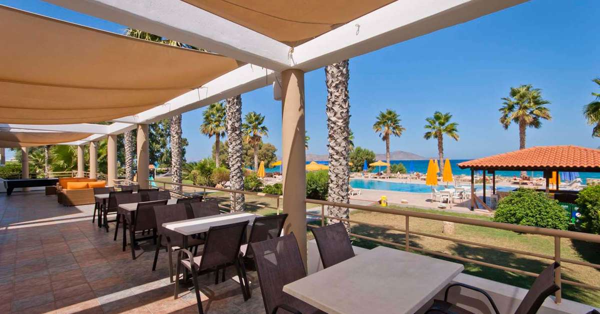 Een foto van het terras bij Irina Beach Aparthotel
