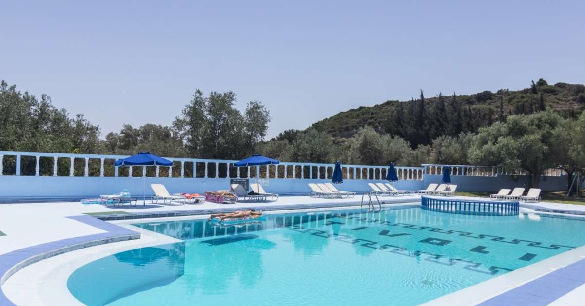 Een foto van het zwembad bij Tivoli Hotel