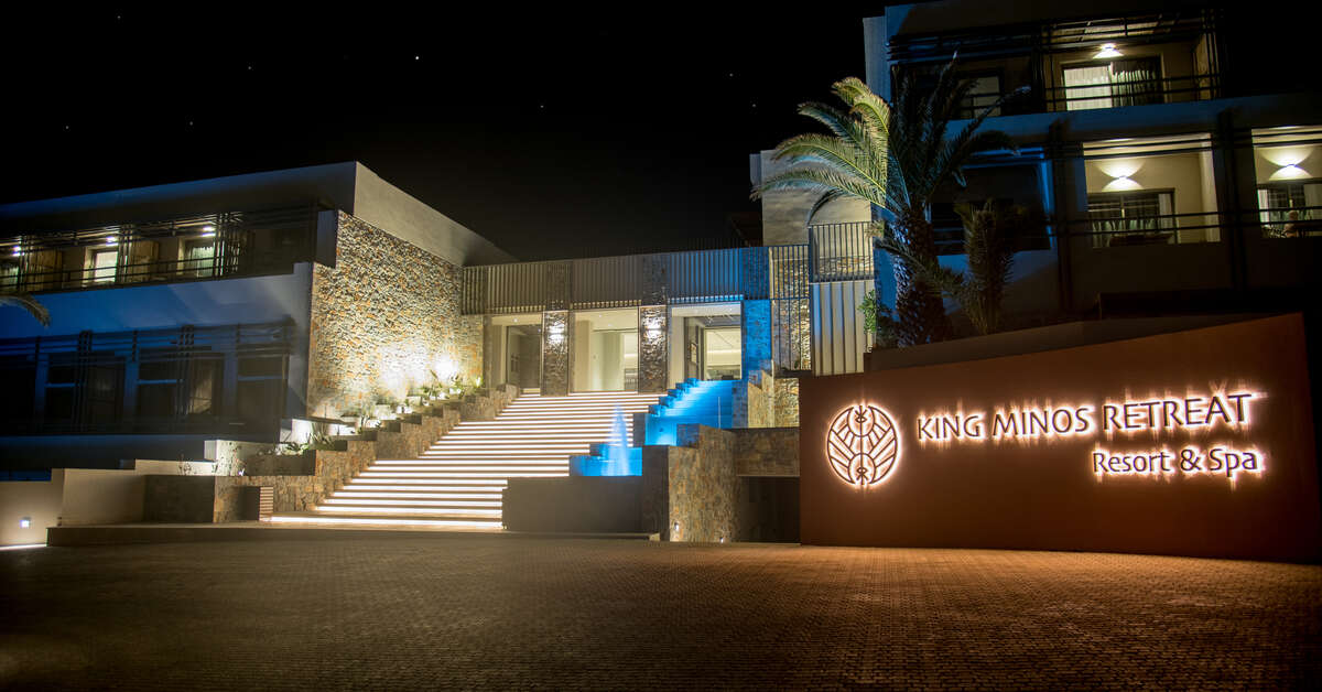 Een foto van de buitenkant van King Minos Retreat Resort & Spa