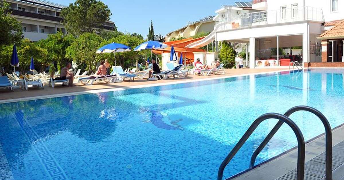 Een foto van het zwembad bij Catty Cats Garden Hotel