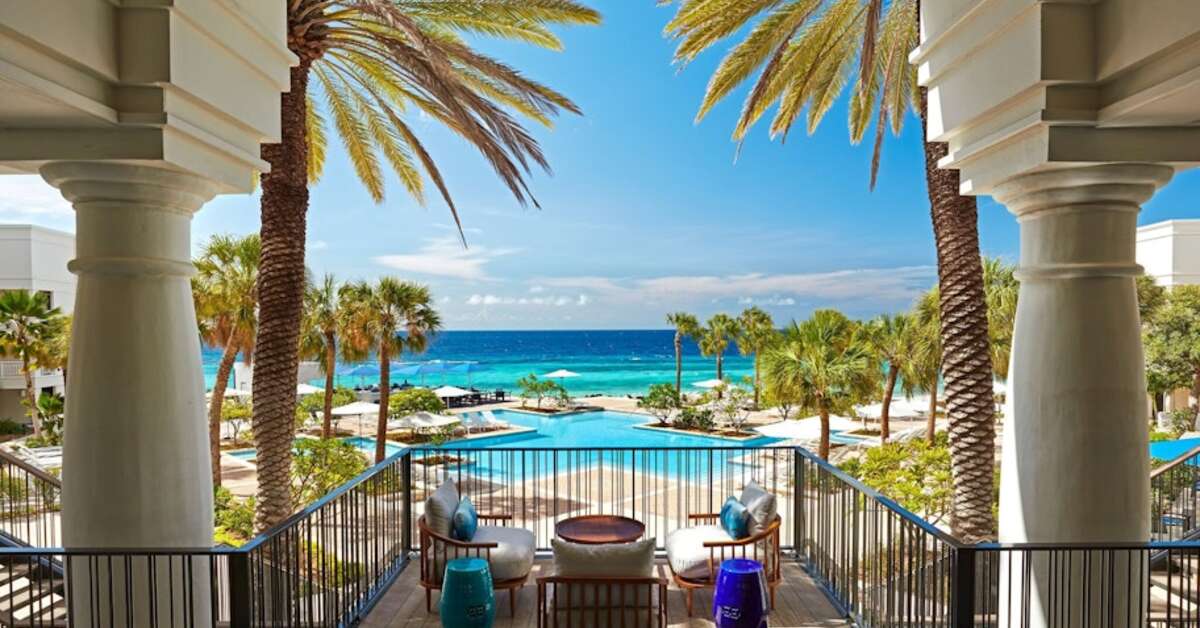 Een foto van het zwembad bij Curacao Marriott Beach Resort