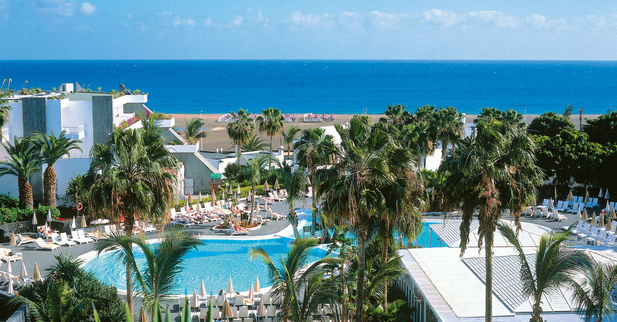 Een foto van het zwembad bij Riu Paraiso Lanzarote Resort