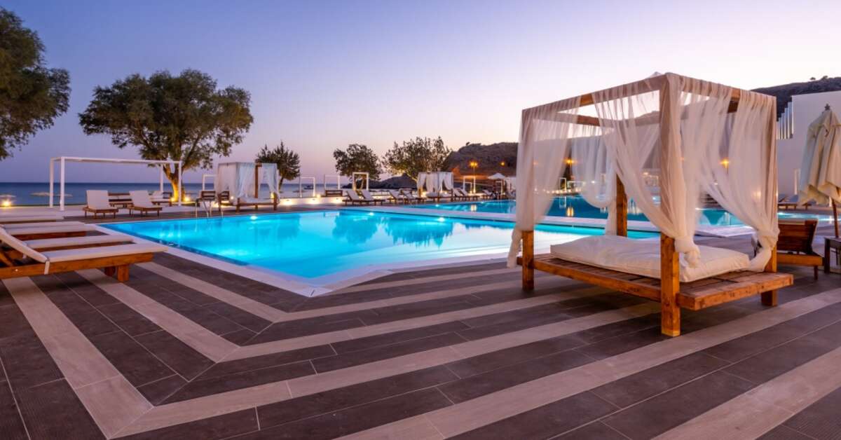 Een foto van het zwembad bij Kamari Plus Hotel