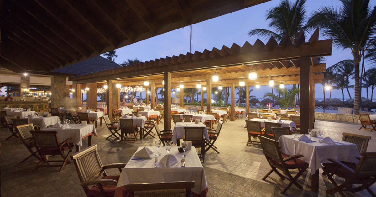 Een foto van het terras bij Hotel Majestic Elegance Punta Cana