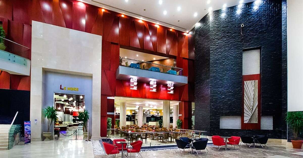 Een foto van het interieur van Serenity Alma Heights