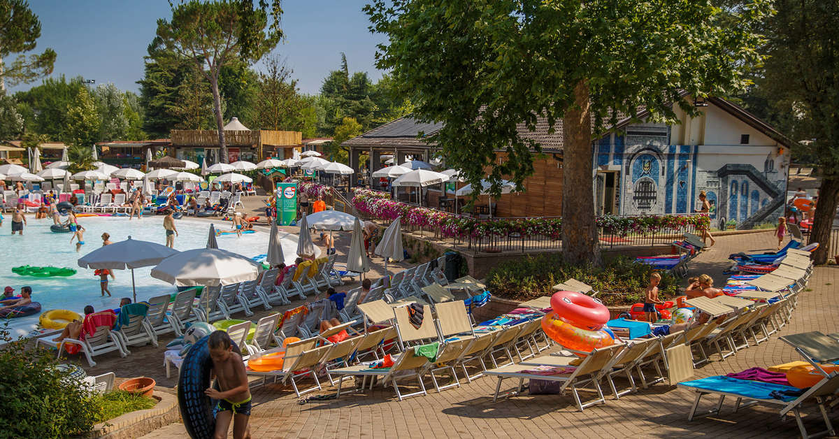 Een foto van het terras bij Camping Altomincio