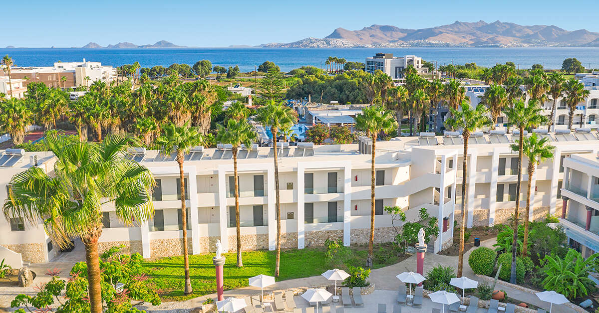 Een foto van de buitenkant van Apollon Hotel