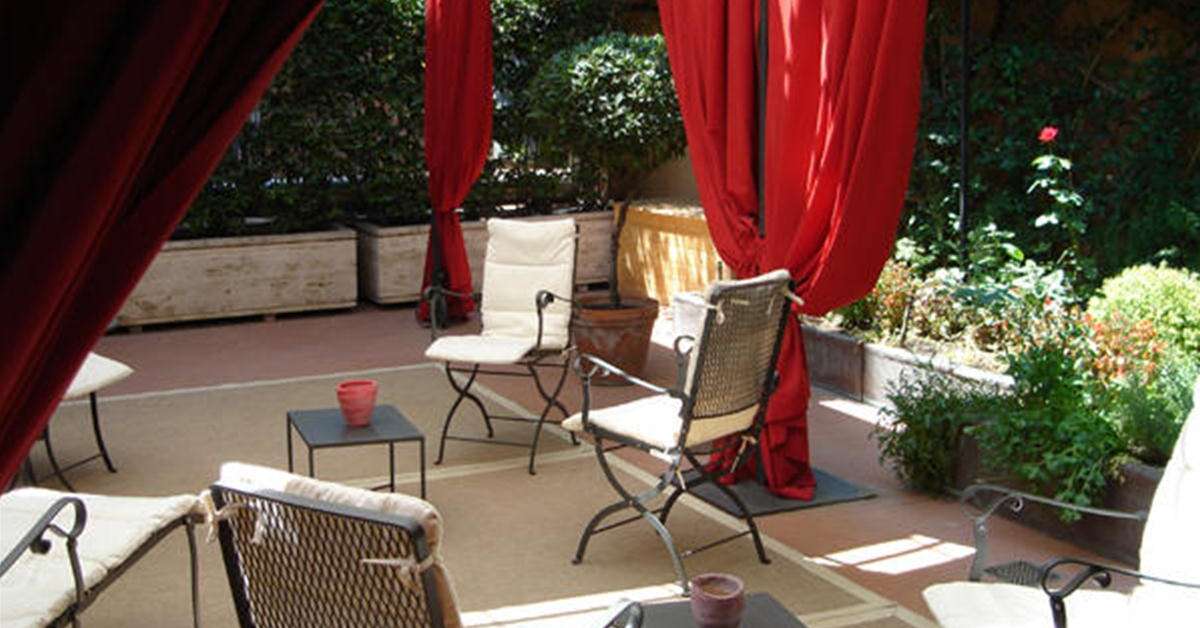 Een foto van het terras bij Hotel Dei Borgognoni