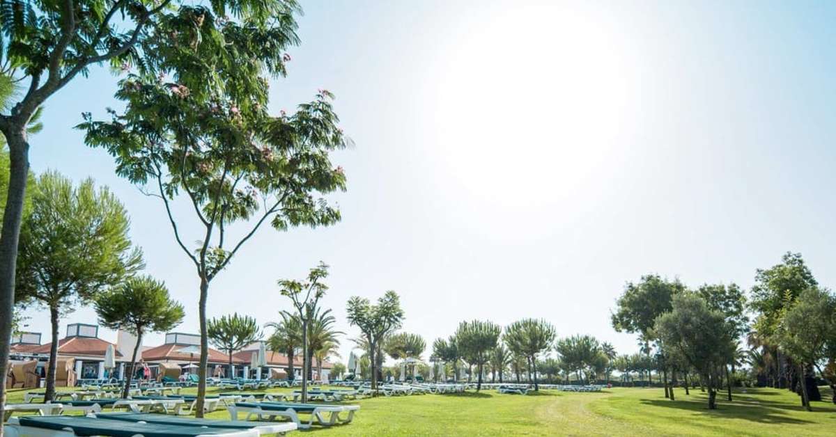 Een foto van het terras bij Robinson Club Quinta Da Ria