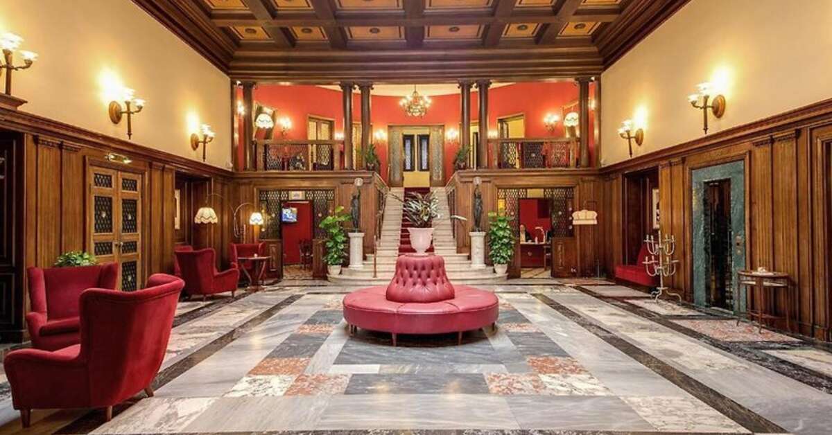 Een foto van het interieur van Grand Hotel Villa Politi
