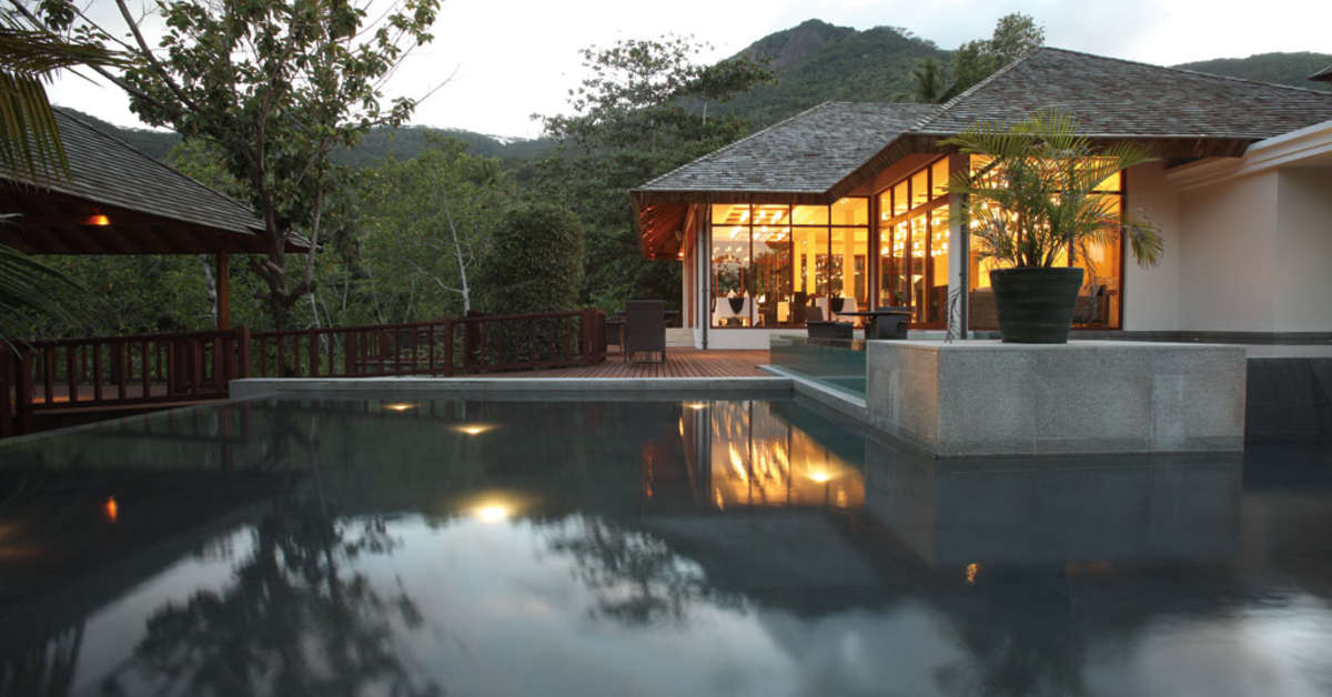 Een foto van het zwembad bij Hilton Seychelles Labriz Resort & Spa
