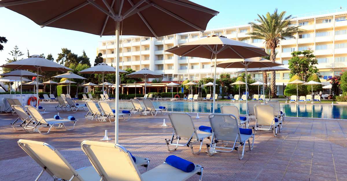 Een foto van het zwembad bij Blue Bay Beach Resort