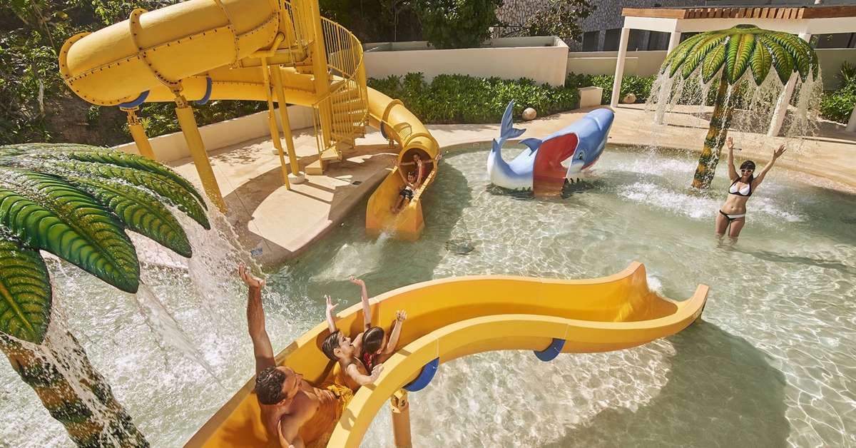 Een foto van het zwembad bij Park Royal Cancun All Inclusive