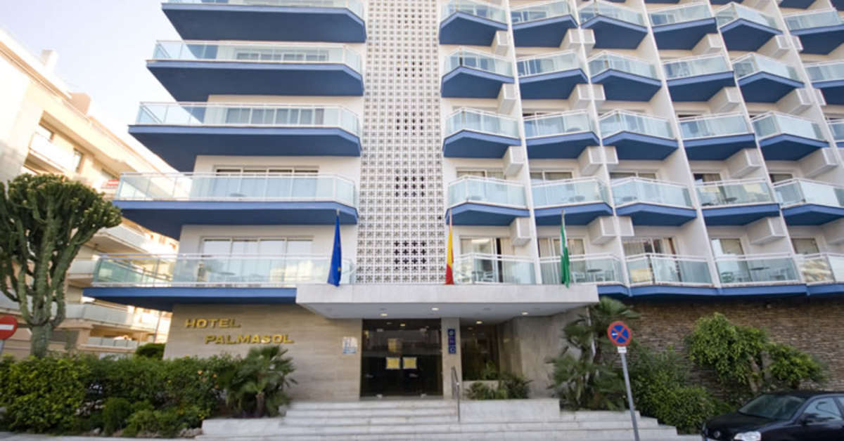 Een foto van de buitenkant van Hotel Palmasol