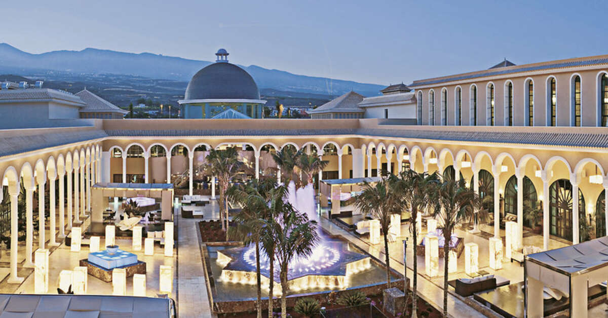 Een foto van de buitenkant van Gran Melia Palacio de Isora