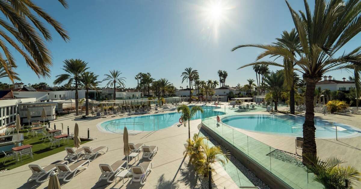 Een foto van het zwembad bij Hotel Livvo Dunagolf Suites