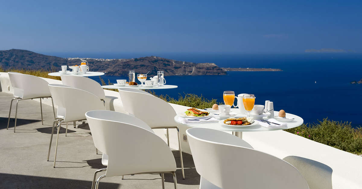 Ein Foto von der Terrasse im Avaton Resort & Spa