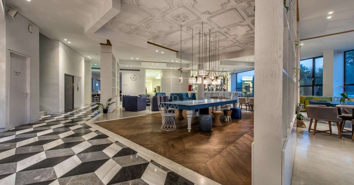 Een foto van het interieur van Aqua Bay Hotel