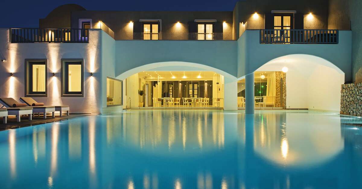 Een foto van het zwembad bij Acroterra Rosa Luxury Suites & Spa