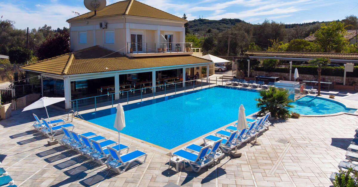 Ein Foto vom Pool im Kavos Plaza