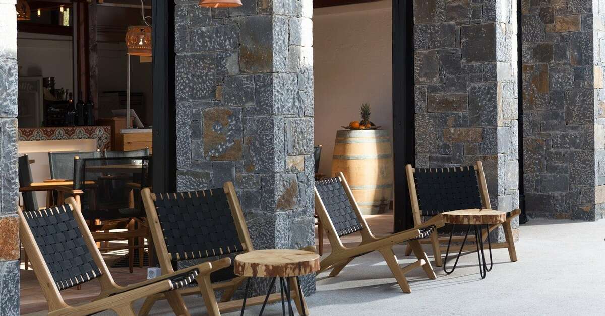 Een foto van het terras bij Kalypso Hotel