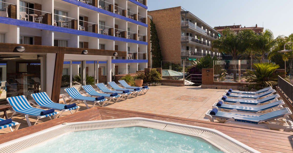 Een foto van het zwembad bij H-Top Hotel Palm Beach