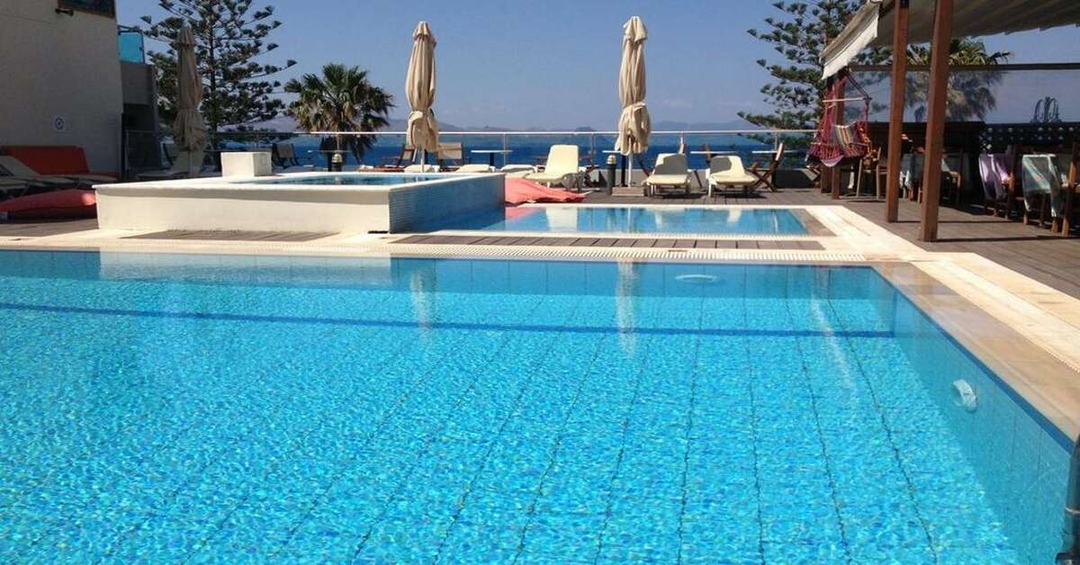 Een foto van het zwembad bij Bristol Sea View Hotel Appartementen