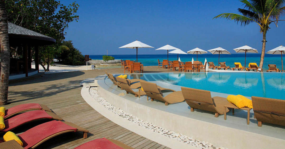 Een foto van het zwembad bij Centara Ras Fushi Resort & Spa Maldives