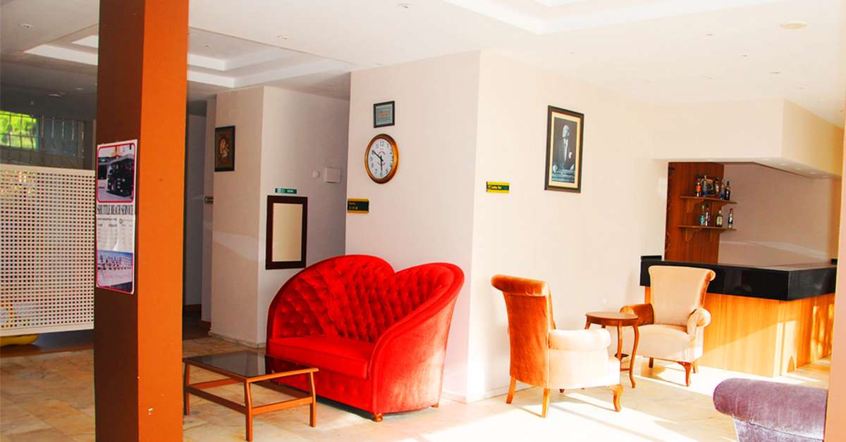 Een foto van het interieur van Hotel Flora Suites