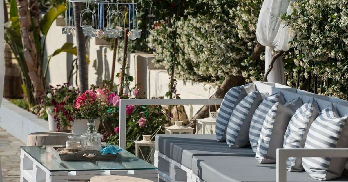Een foto van het terras bij Kristalli Hotel Appartementen