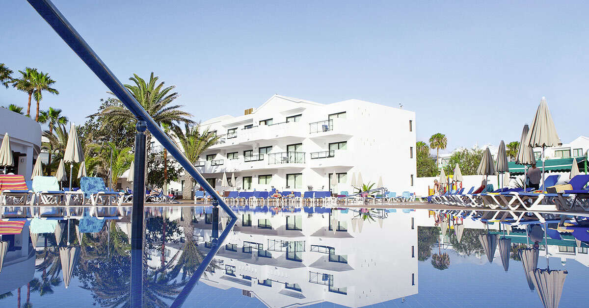 Een foto van het zwembad bij THB Lanzarote Beach