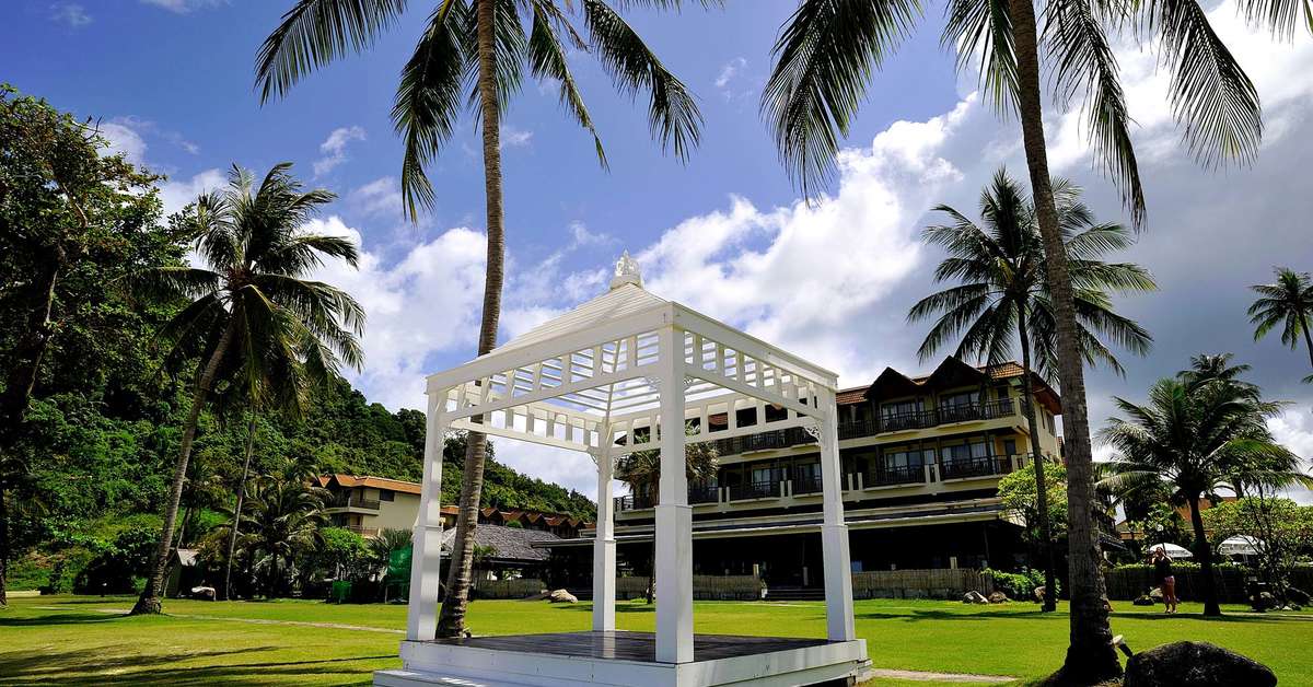 Een foto van de buitenkant van Phuket Marriott Resort & Spa Merlin Beach