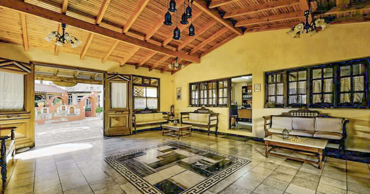 Een foto van het interieur van Kampos Village Resort