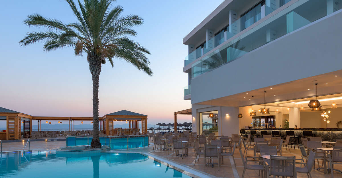 Een foto van het zwembad bij Avra Beach Resort Hotel & Bungalows