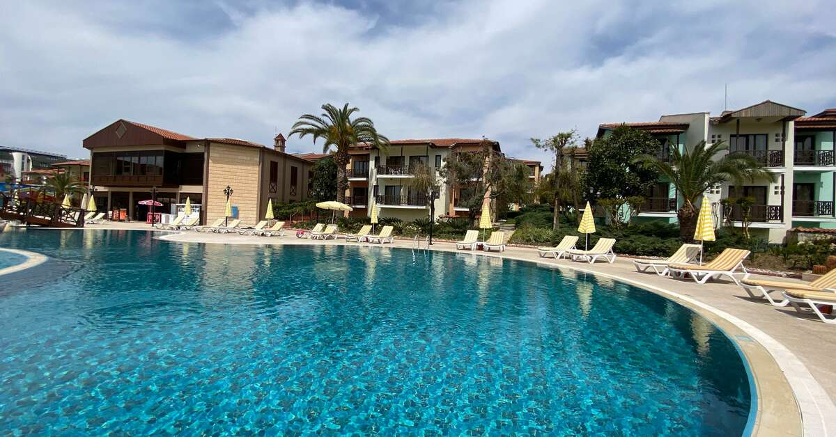 Een foto van het zwembad bij Gypsophila Holiday Village