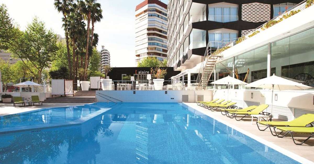 Een foto van het zwembad bij Climia Belroy Hotel