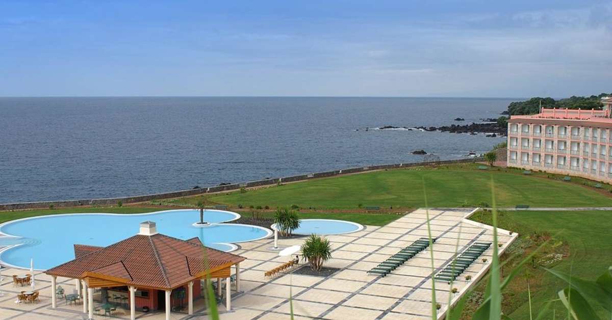 Een foto van het zwembad bij Terceira Mar Hotel