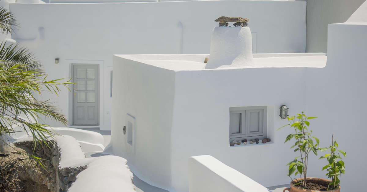 Een foto van de buitenkant van Aqua Serenity Santorini Luxury Suites