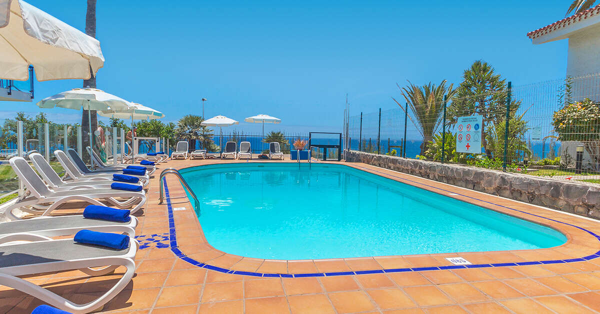 Een foto van het zwembad bij Appartementen Los Caribes I