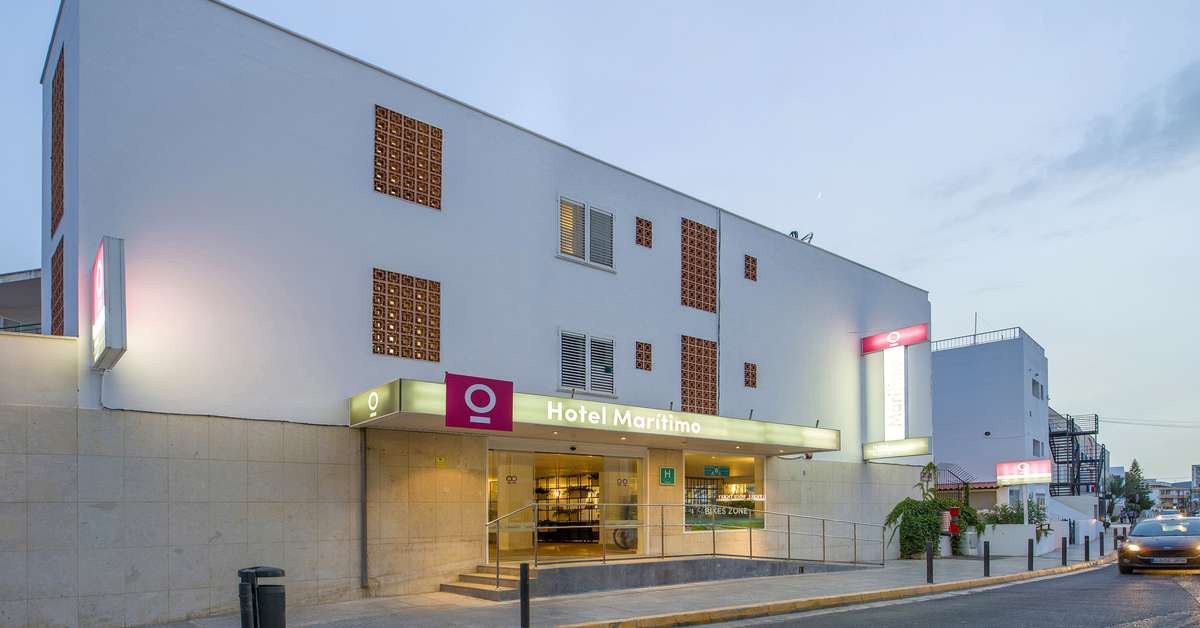 Een foto van de buitenkant van Hotel Vibra Maritimo