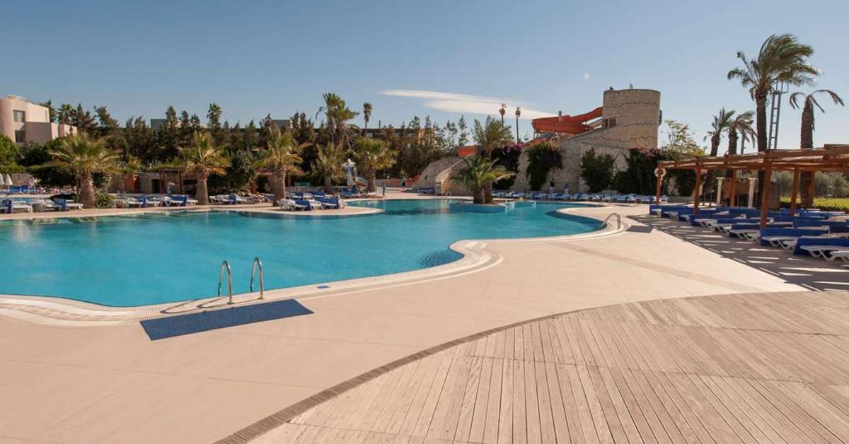 Een foto van het zwembad bij Blue Waters Club & Resort
