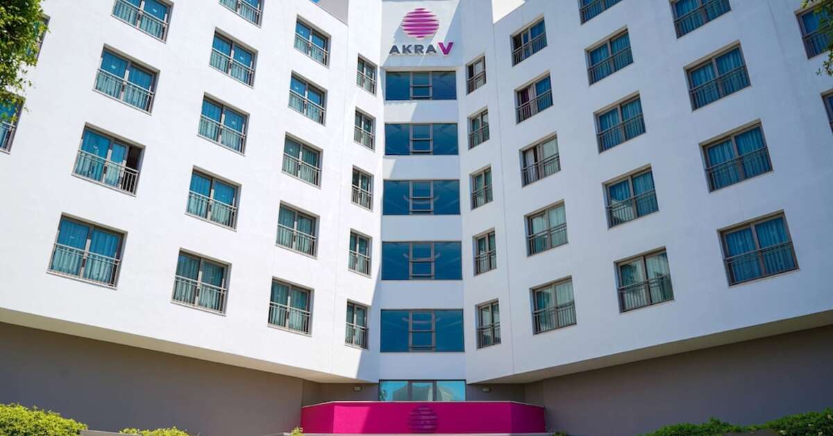 Een foto van de buitenkant van Akra V Hotel