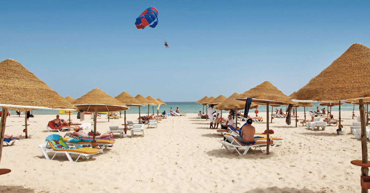 Een foto van het strand bij Hotel Club Tropicana & Spa