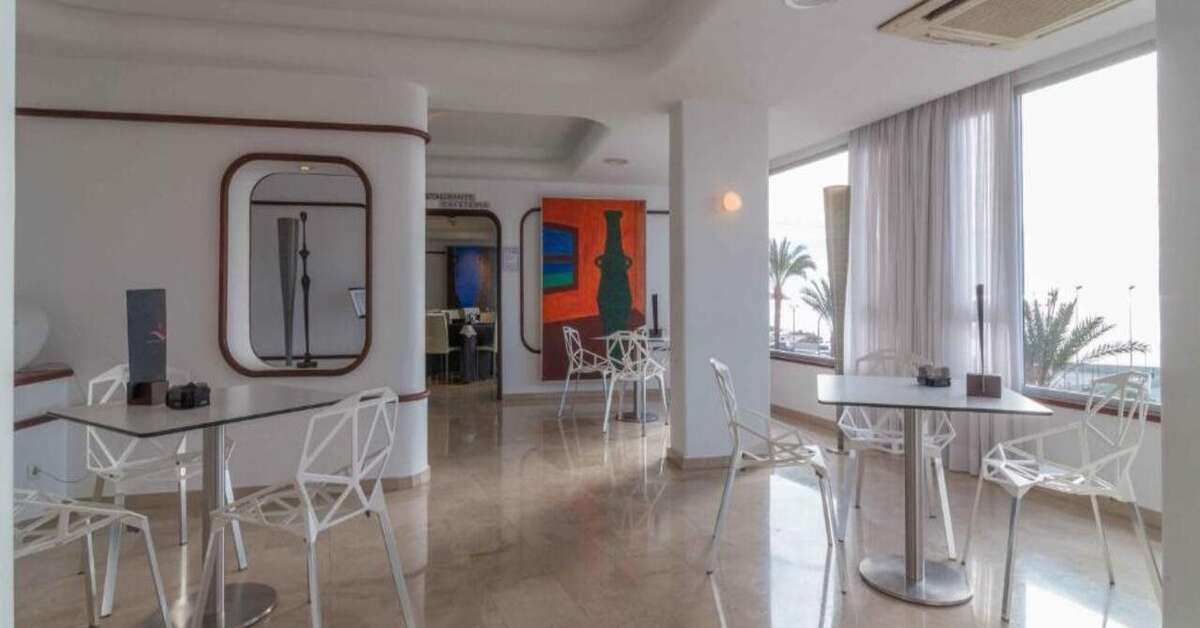 Een foto van het interieur van Albahia Alicante