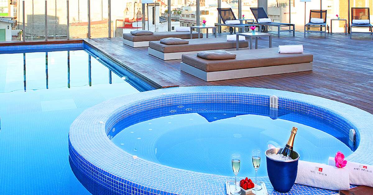 Een foto van het zwembad bij Axel Hotel Barcelona