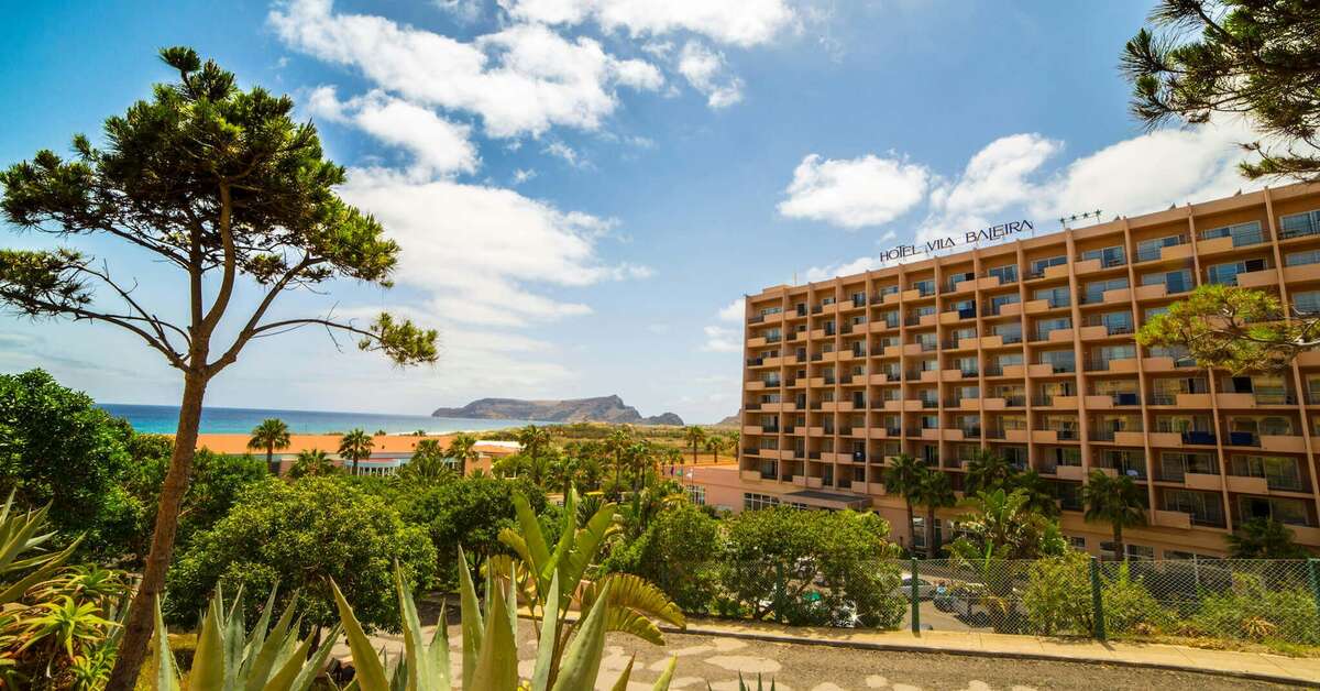Een foto van de buitenkant van Vila Baleira Porto Santo Resort