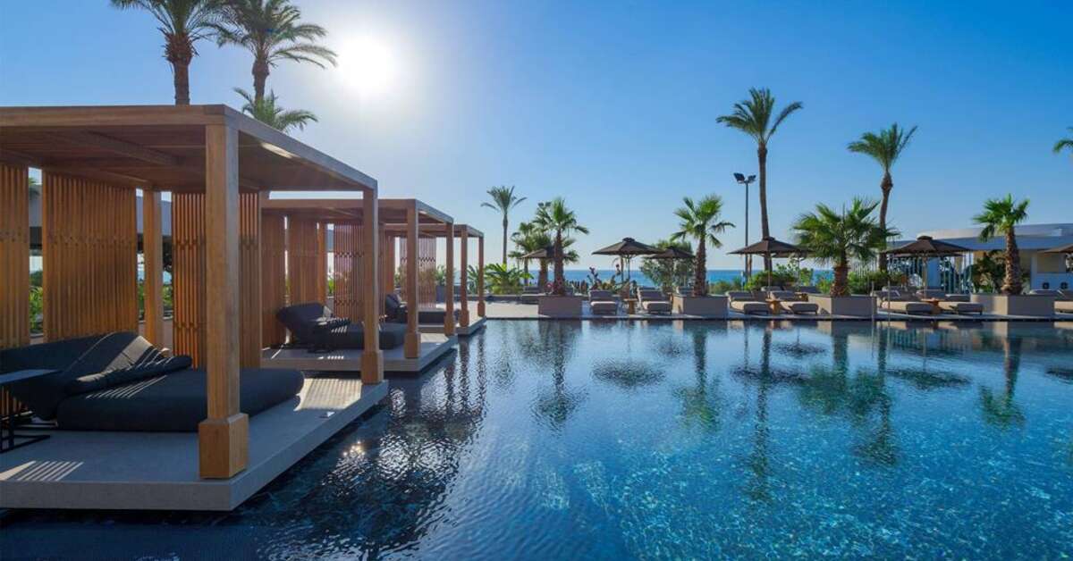 Een foto van het zwembad bij Ammades All Suites Beach Hotel