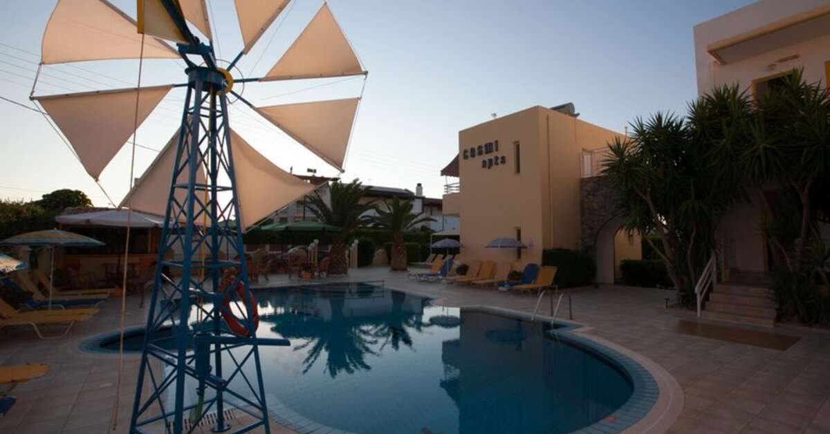 Een foto van het zwembad bij Cosmi Appartementen